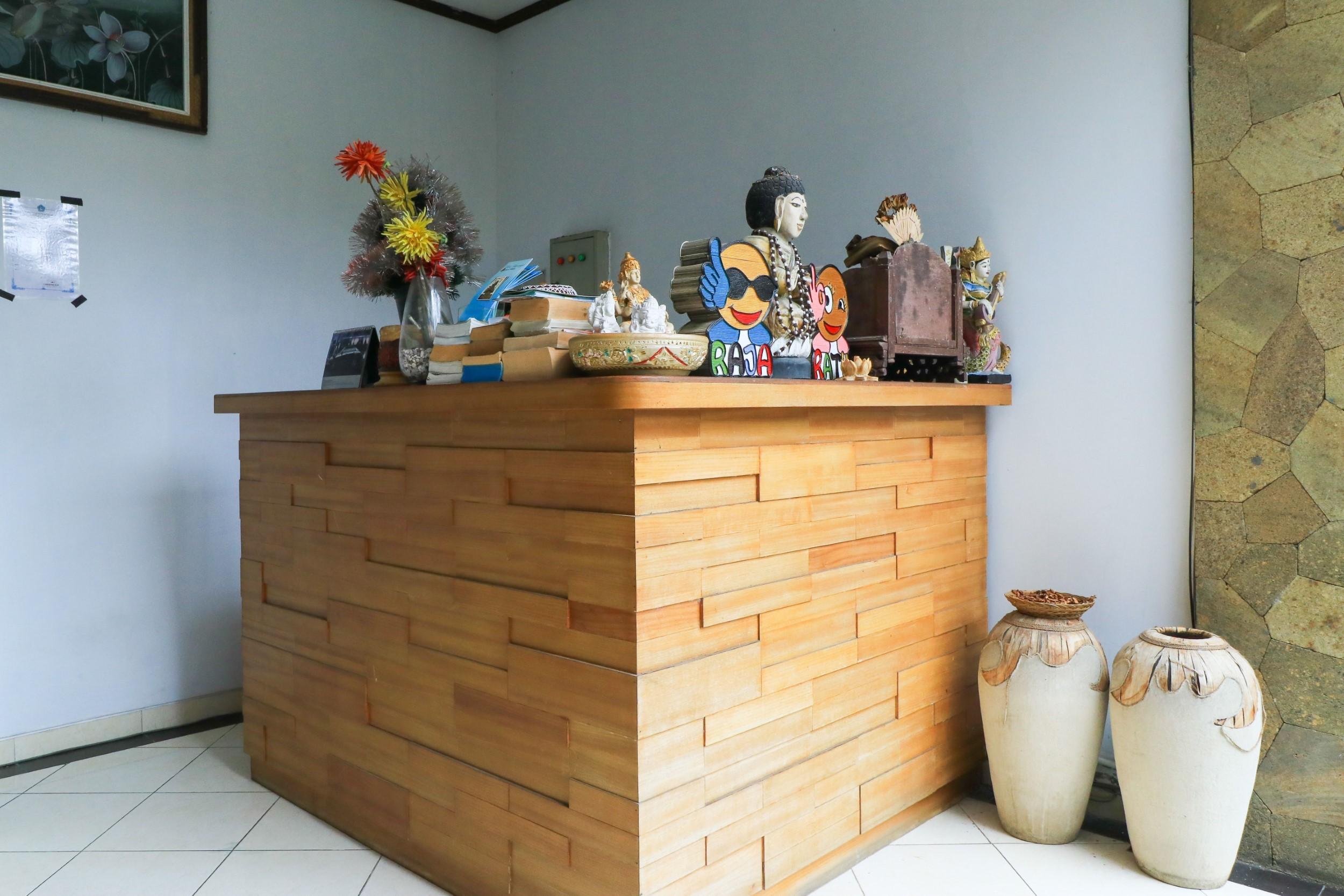 Puri Jayaraja Guest House Kuta  Exterior photo