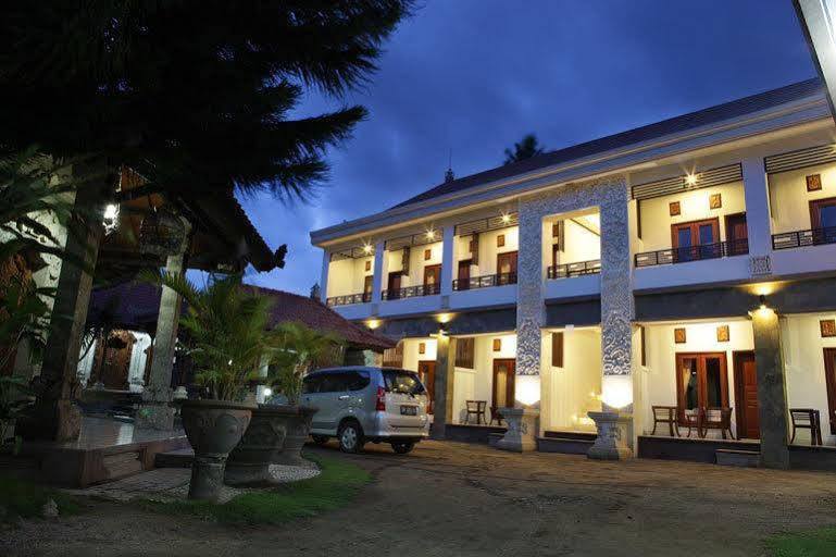 Puri Jayaraja Guest House Kuta  Exterior photo