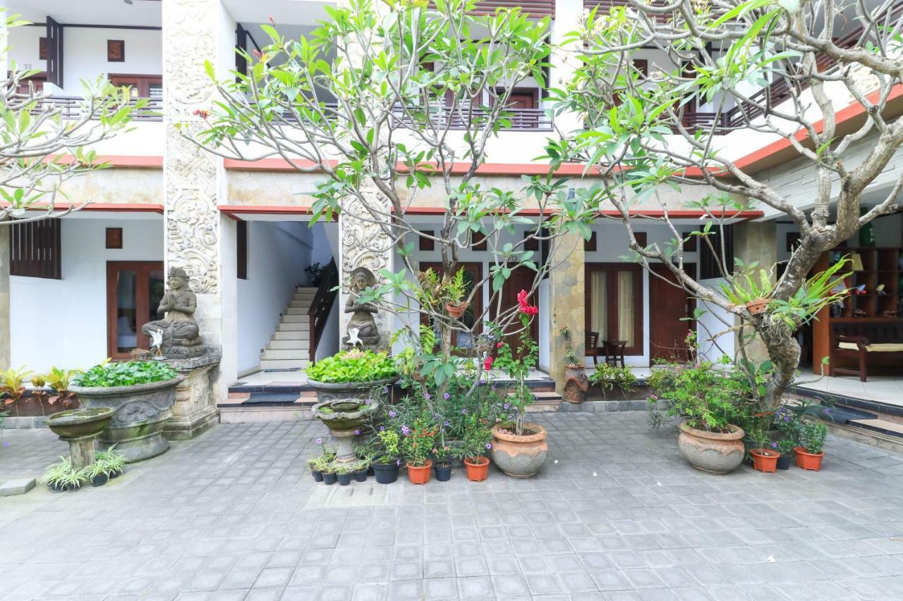 Puri Jayaraja Guest House Kuta  Exterior photo