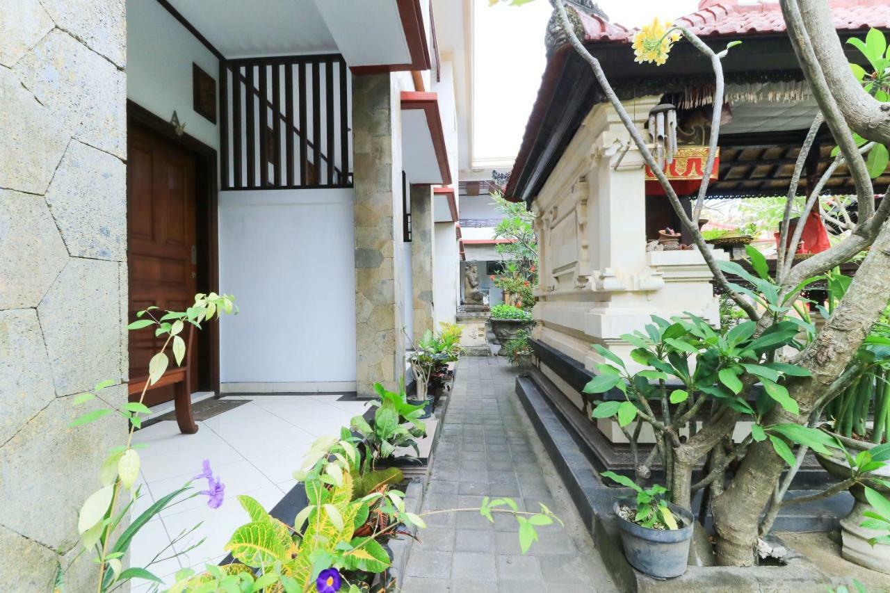 Puri Jayaraja Guest House Kuta  Exterior photo