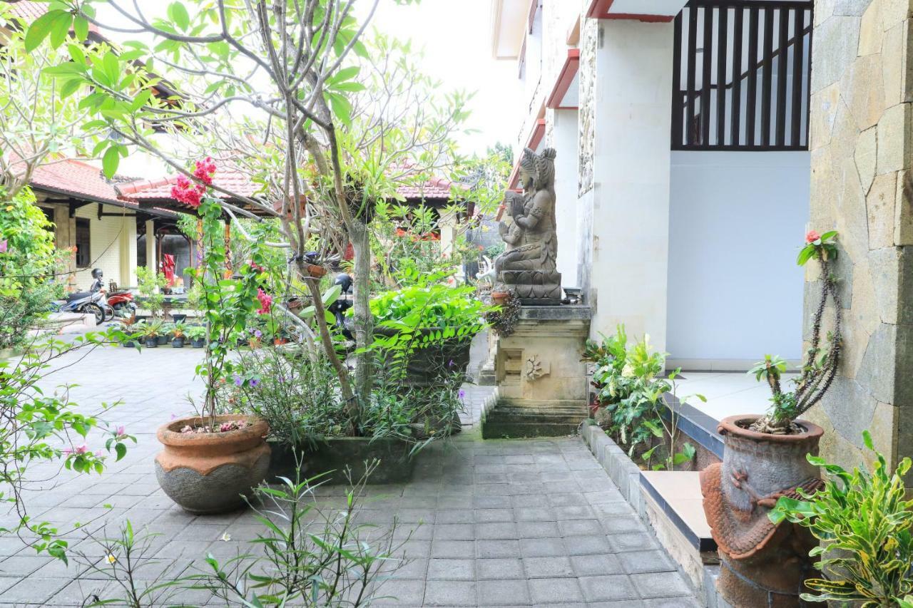 Puri Jayaraja Guest House Kuta  Exterior photo