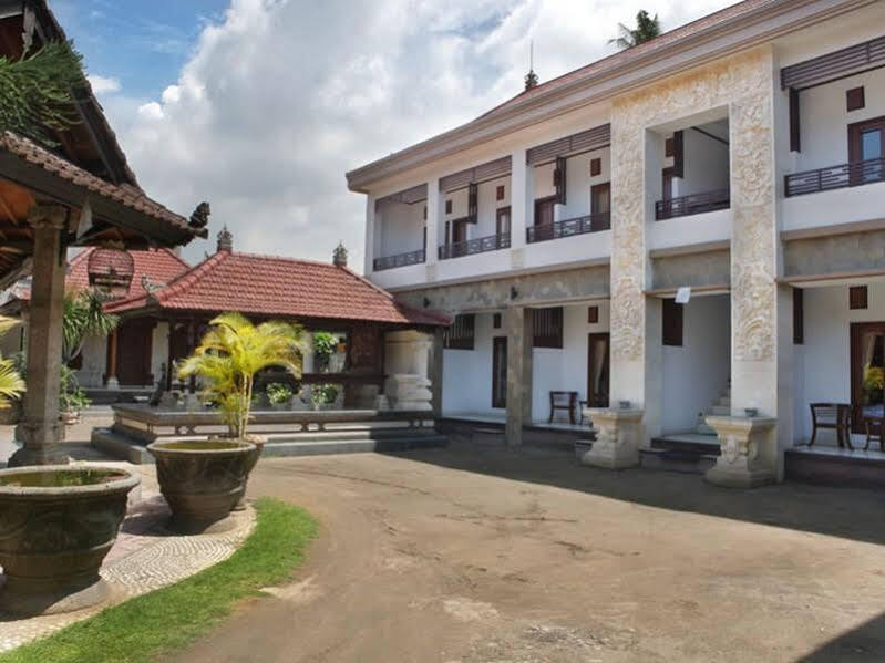 Puri Jayaraja Guest House Kuta  Exterior photo