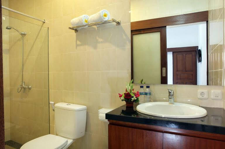 Puri Jayaraja Guest House Kuta  Exterior photo